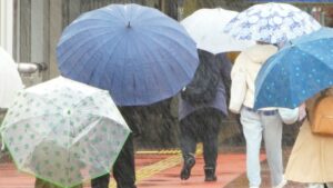 通勤時間の雨